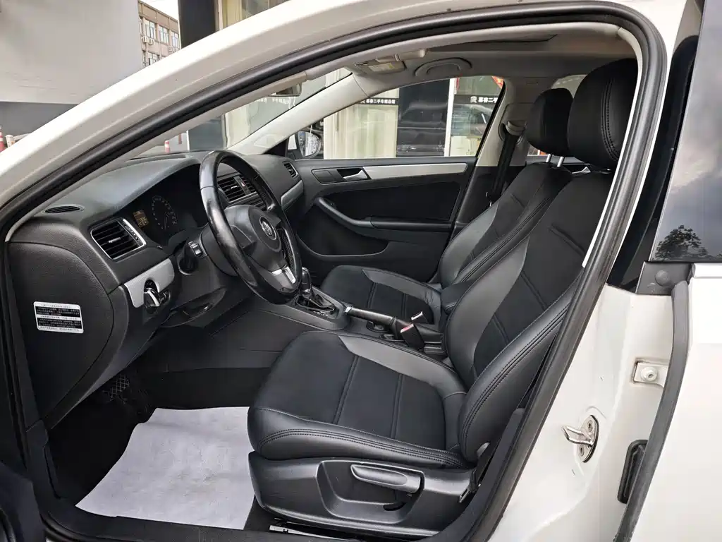 Volkswagen Sagitar 2015