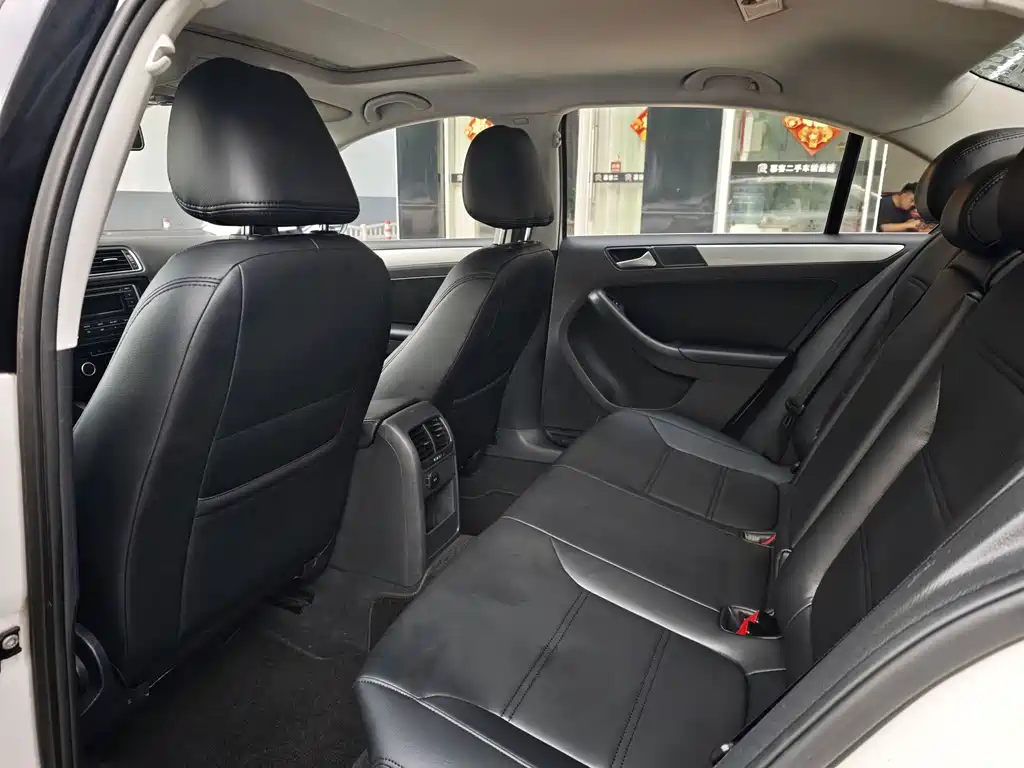 Volkswagen Sagitar 2015