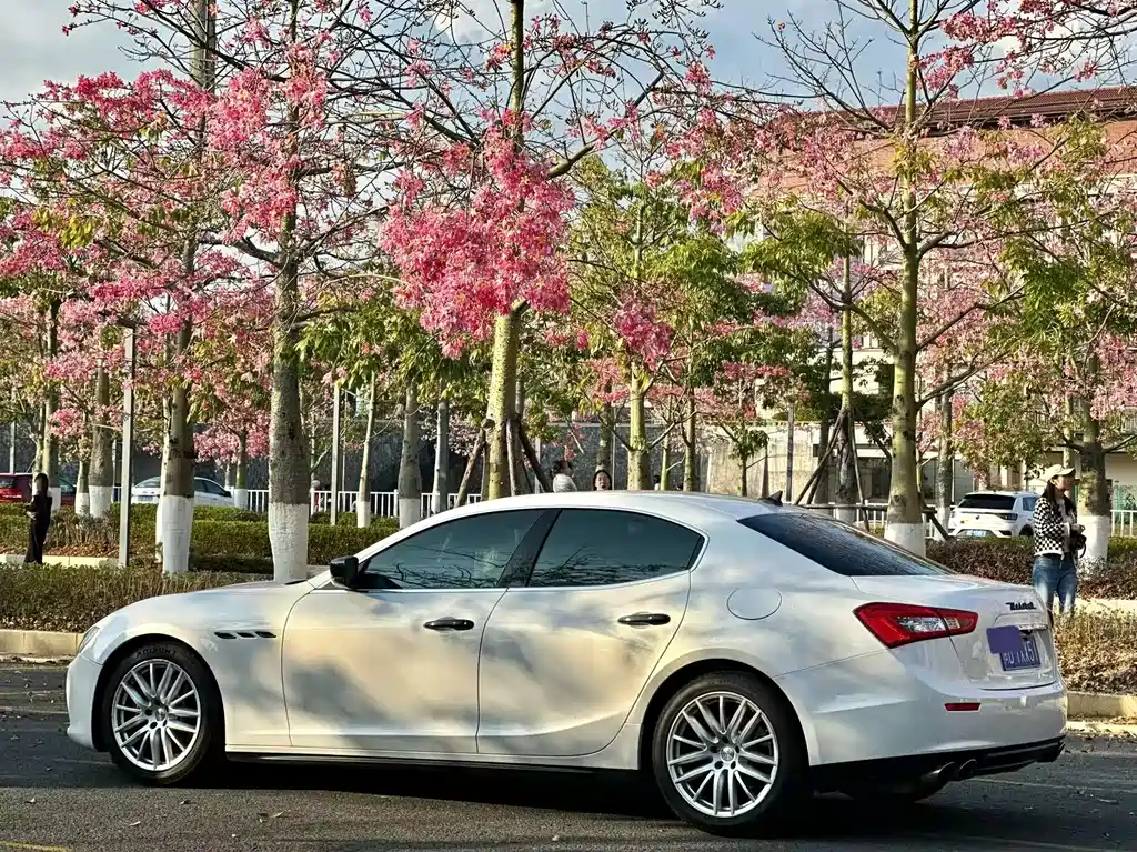 Maserati Ghibli 2017 — фото 4