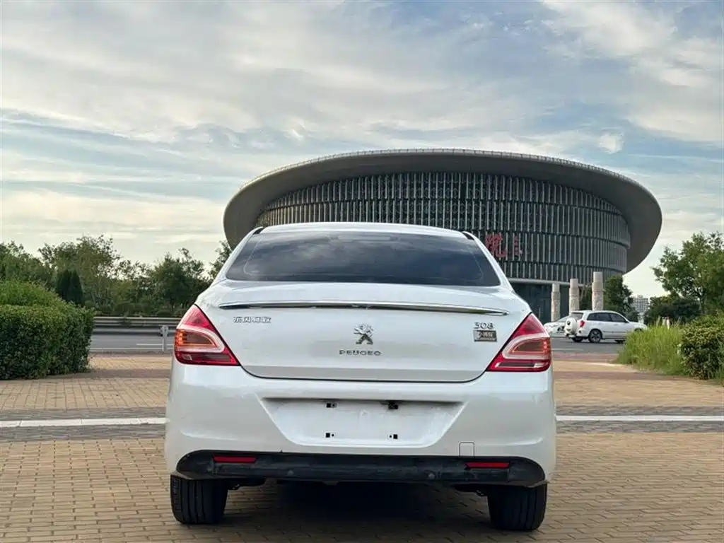 Peugeot 308 2015 — фото 5