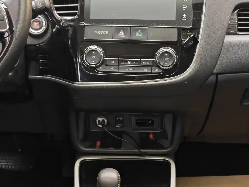 Mitsubishi Outlander 2019 — фото 20