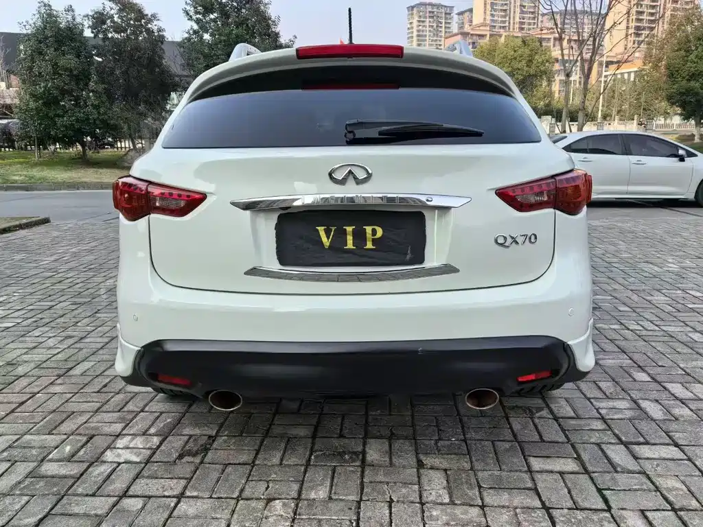 Infiniti QX70 2014