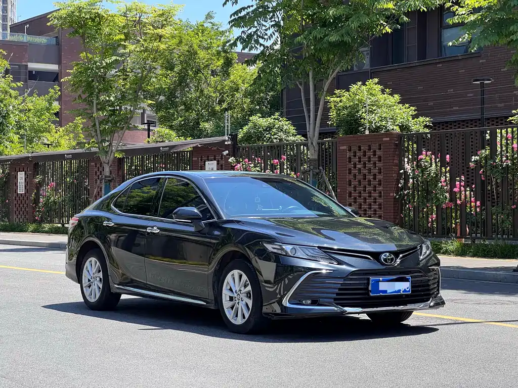 Toyota Camry 2023 — фото 3