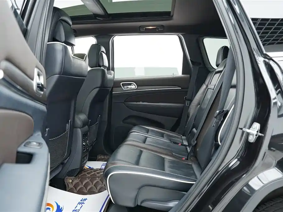 Jeep Grand Cherokee 2015 — фото 12