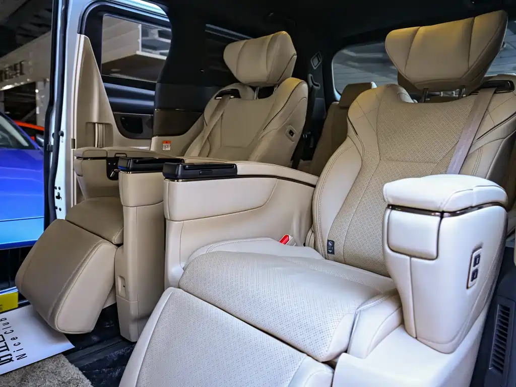 Toyota Vellfire 2023 — фото 8