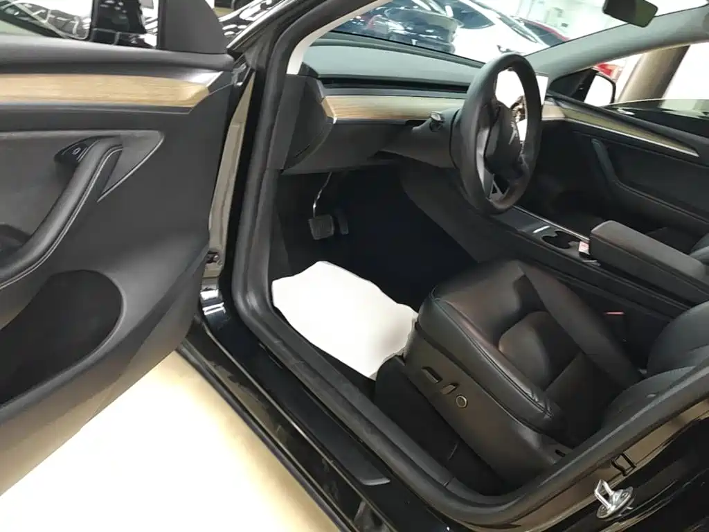 Tesla Model Y 2023 — фото 16