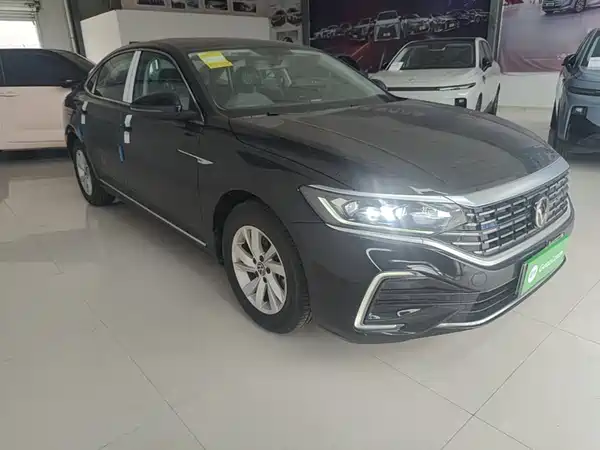 Volkswagen Passat Plug-In Hybrid 2025