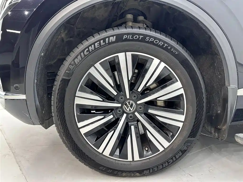 Volkswagen Touareg New Energy 2021 — фото 24