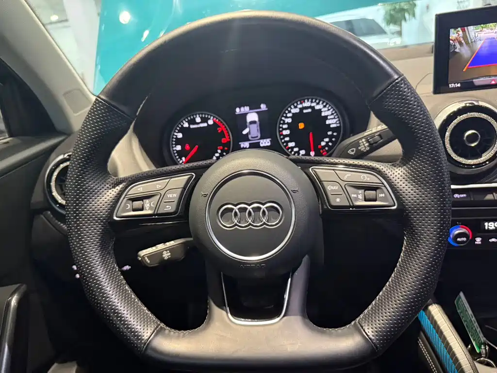Audi Q2L 2022 — фото 12