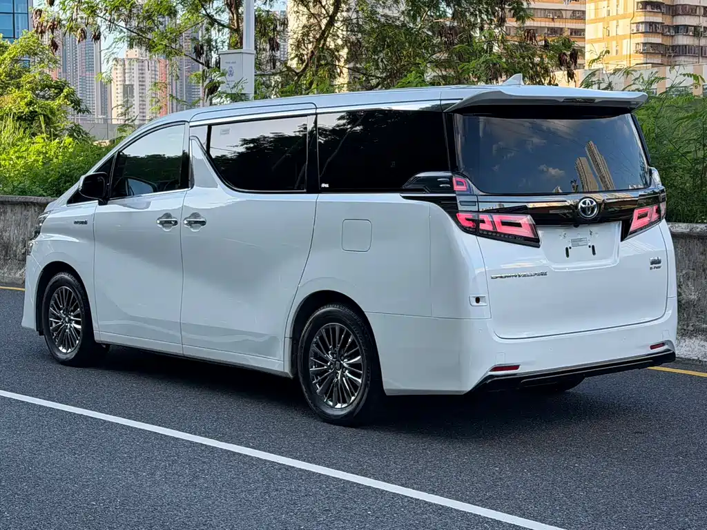Toyota Vellfire 2023 — фото 4