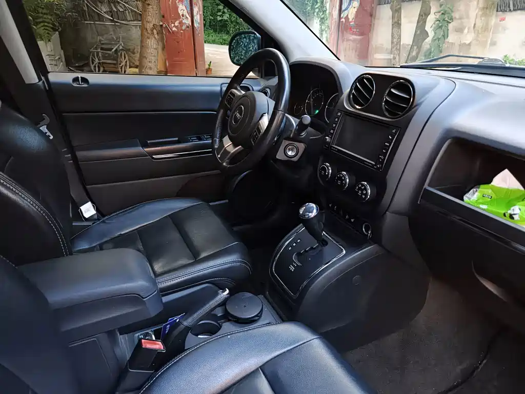 Jeep Compass 2013 — фото 10