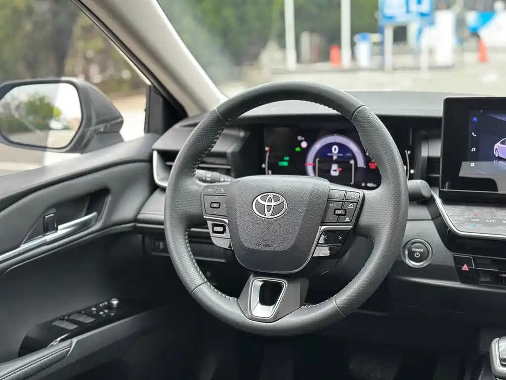 Toyota Camry 2024 — фото 33