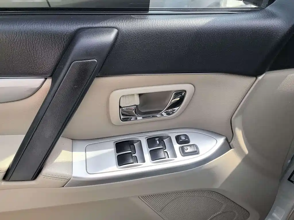 Mitsubishi Pajero 2018 — фото 12