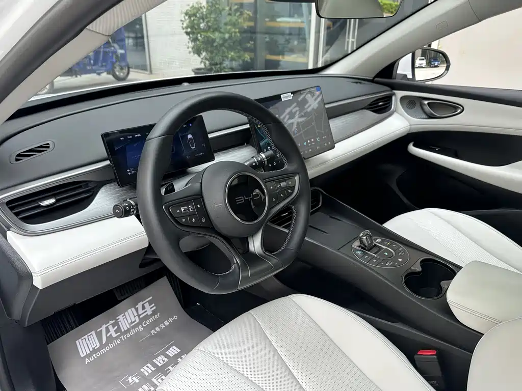 BYD Seal 05 DM-i 2025 — фото 8