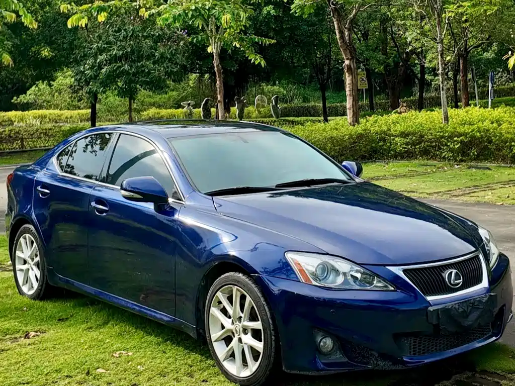 Lexus IS 2010 — фото 26