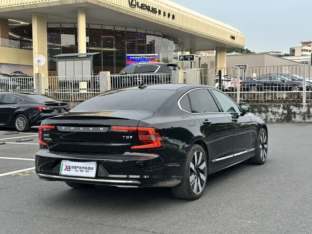 Volvo S90 Plug-In Hybrid 2024 — фото 19