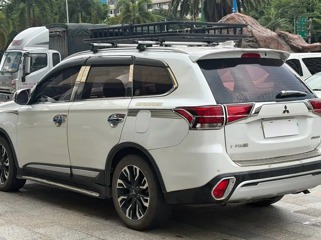 Mitsubishi Outlander 2019 — фото 5