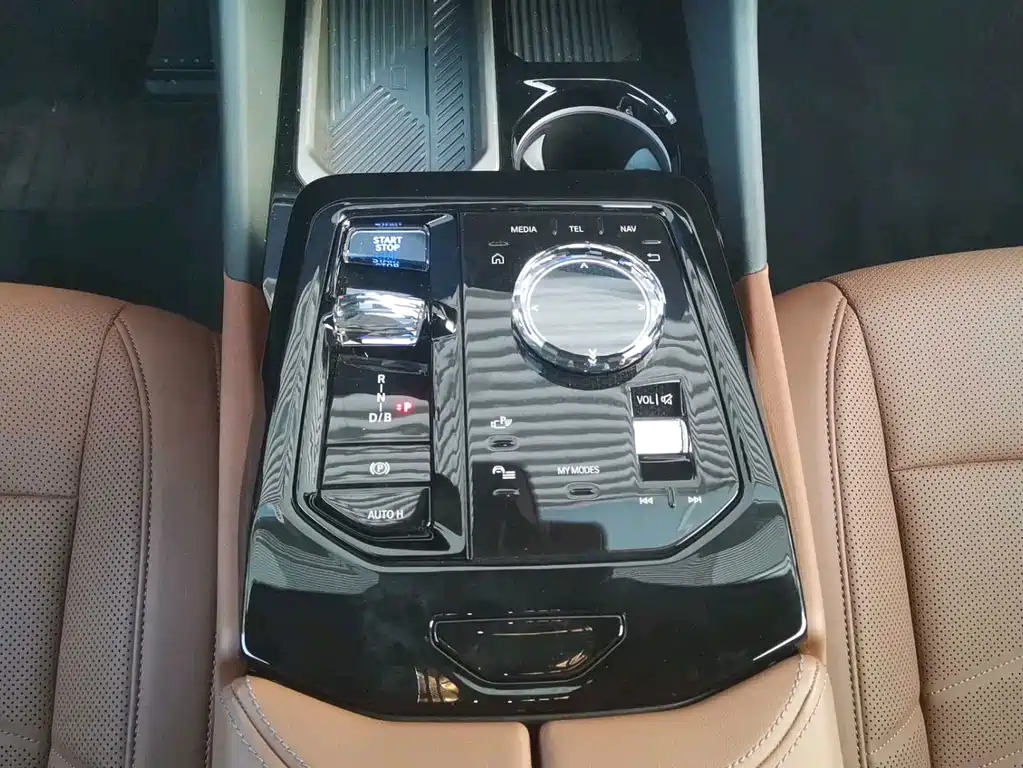 BMW i5 — фото 10