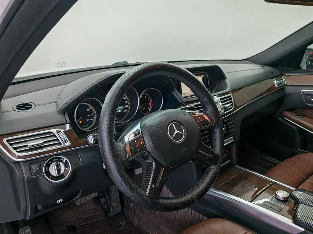 Mercedes-Benz E-Class 2015 — фото 9