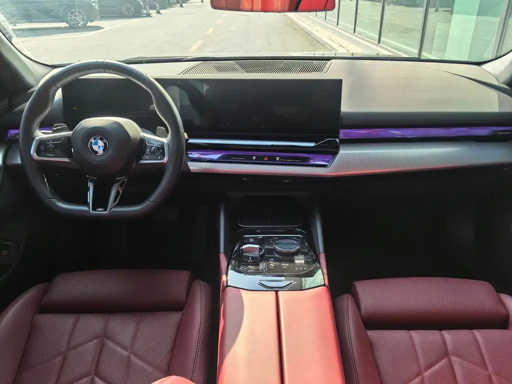 BMW 5 Series 2025 — фото 19