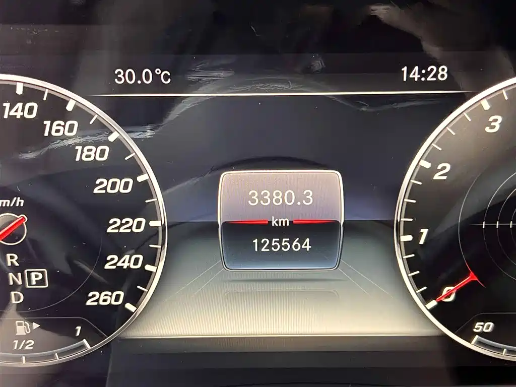 Mercedes-Benz E-Class 2020 — фото 17