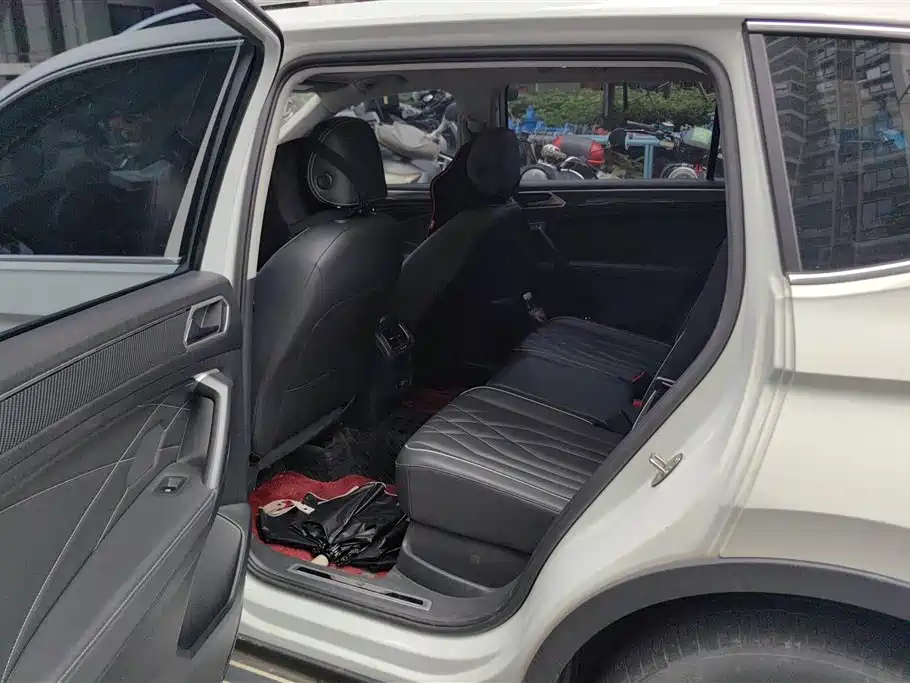 Volkswagen Tiguan L 2023 — фото 11