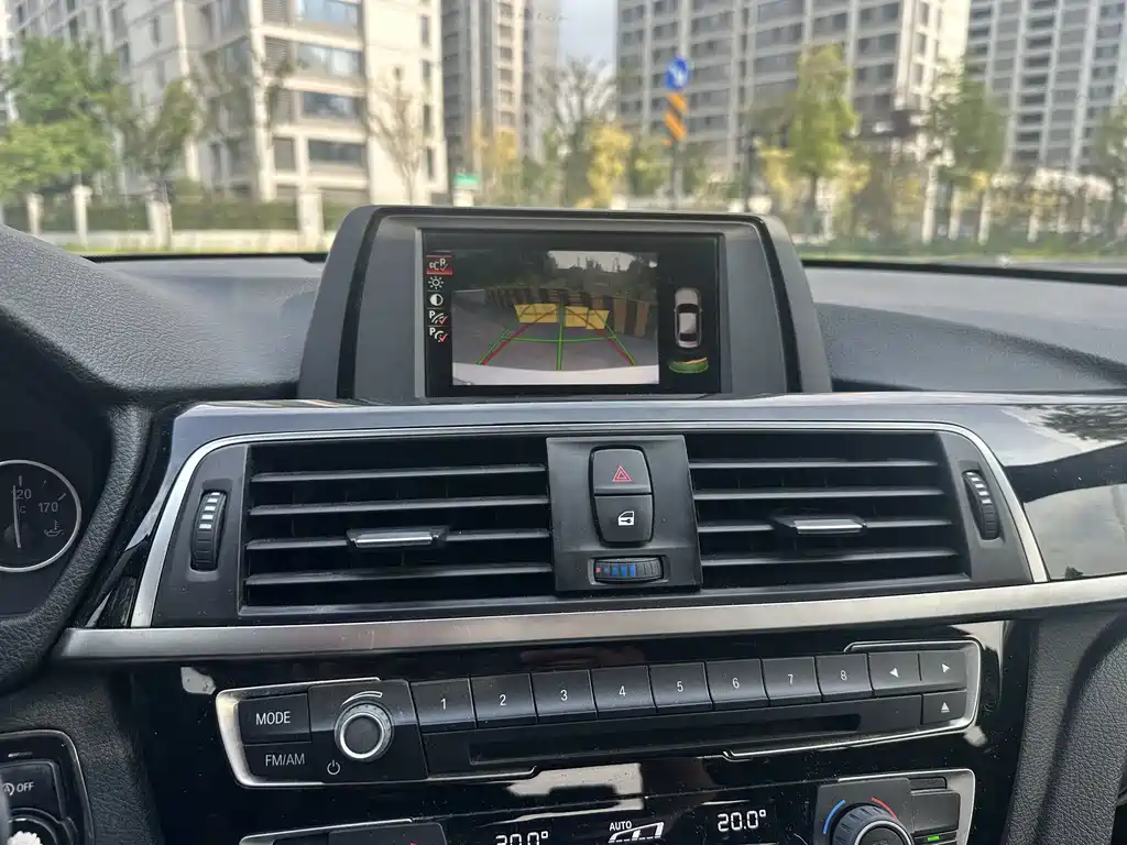 BMW 3 Series 2017 — фото 17