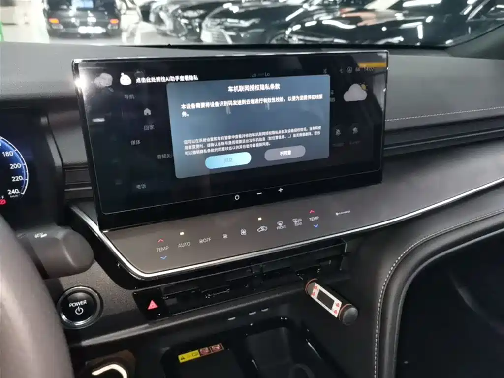 Toyota Camry 2024 — фото 13