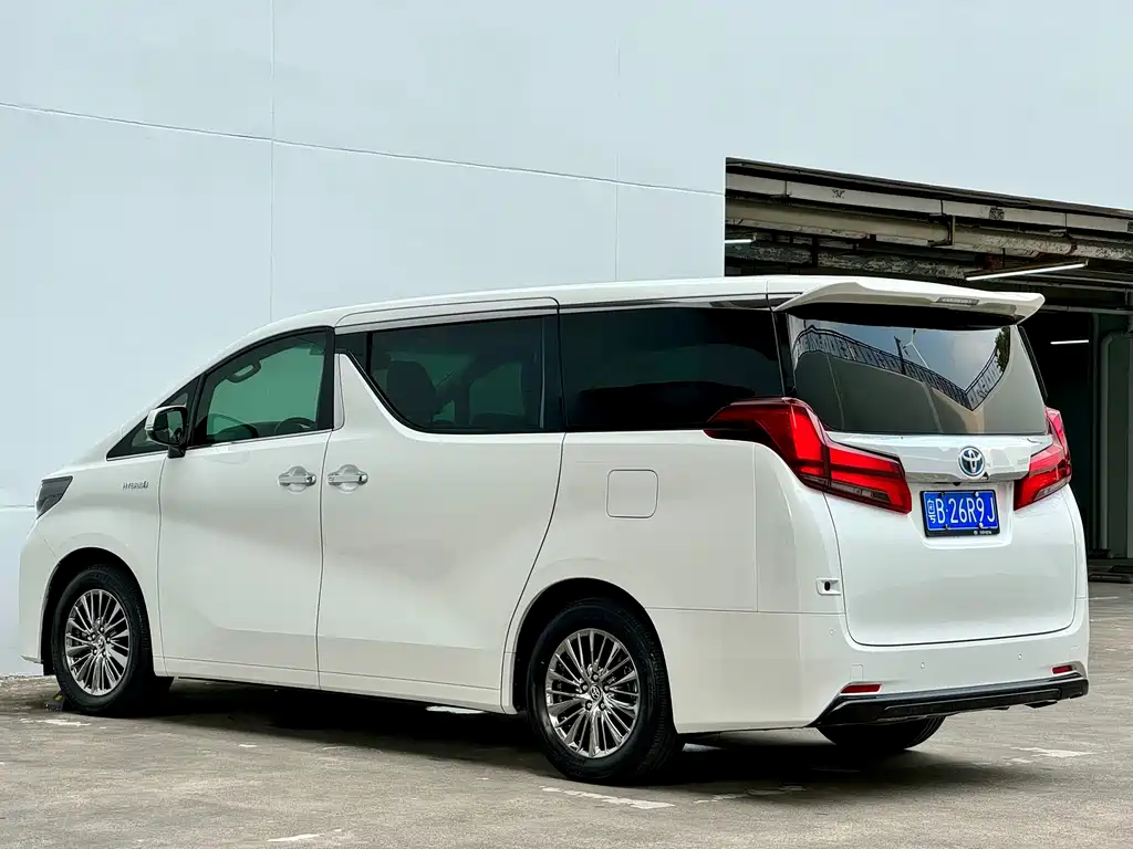 Toyota Alphard 2020 — фото 18