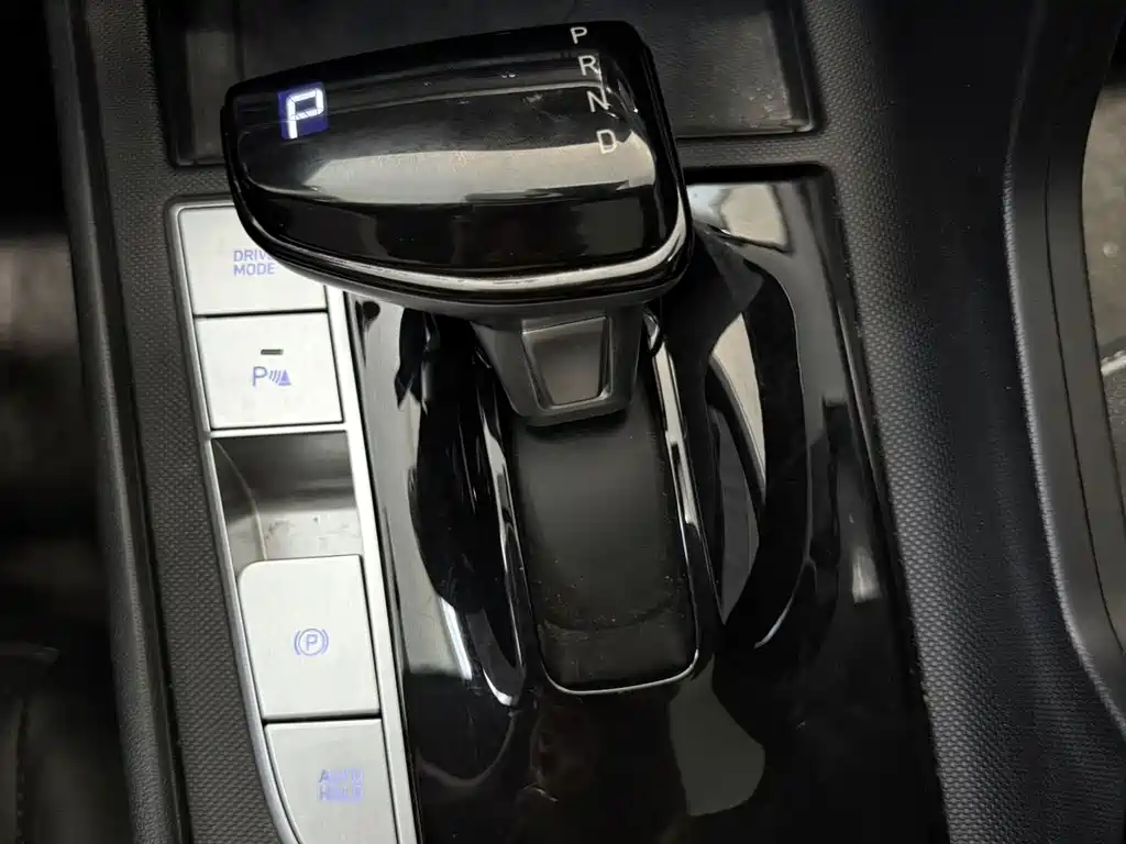Hyundai Elantra 2023 — фото 11