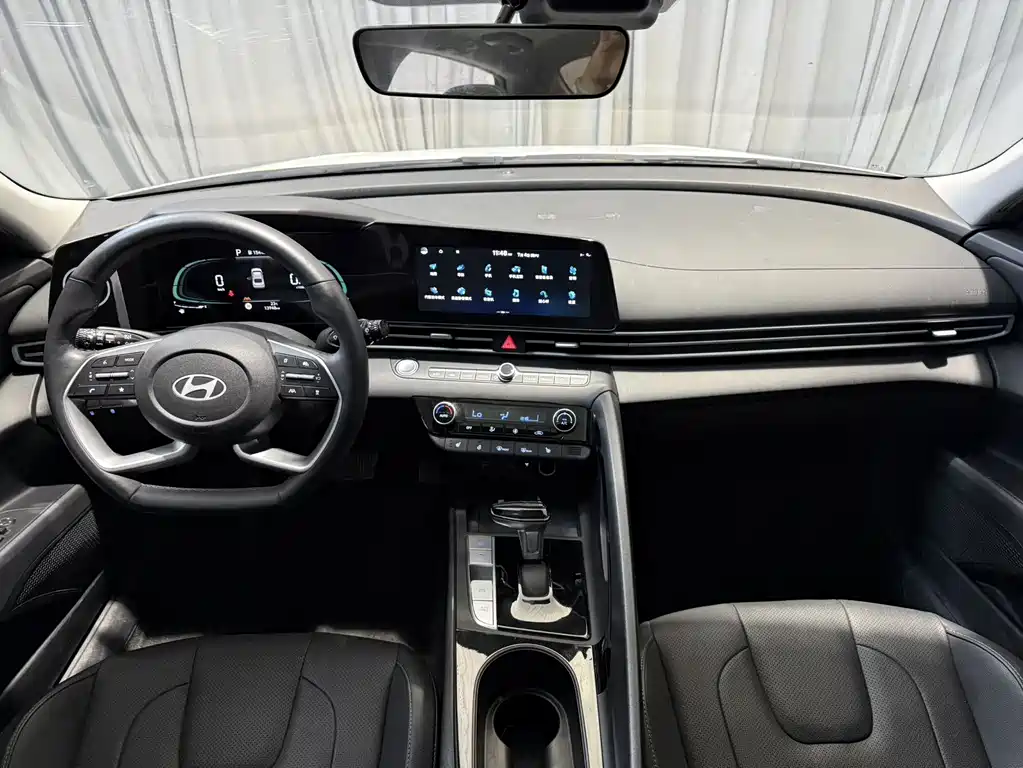 Hyundai Elantra 2023 — фото 15