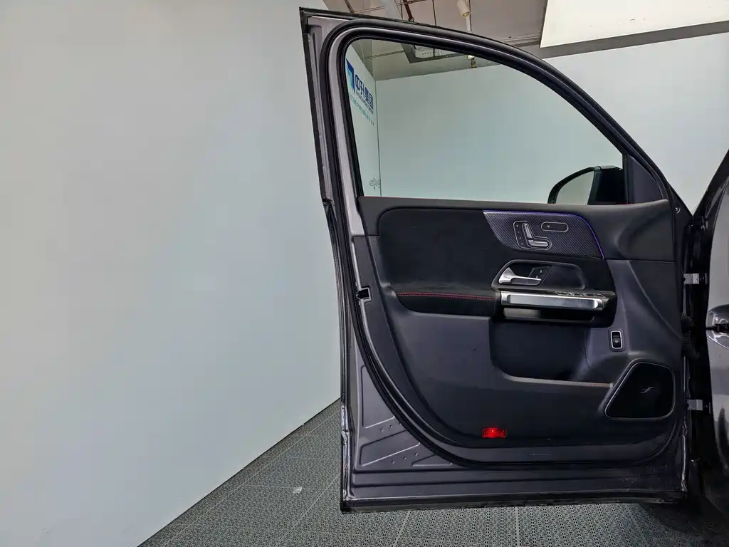 Mercedes-Benz GLB AMG 2025 — фото 13