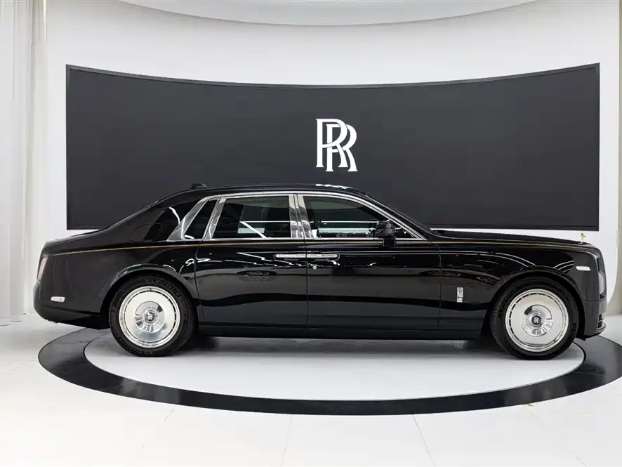 Rolls-Royce Phantom 2019 — фото 7