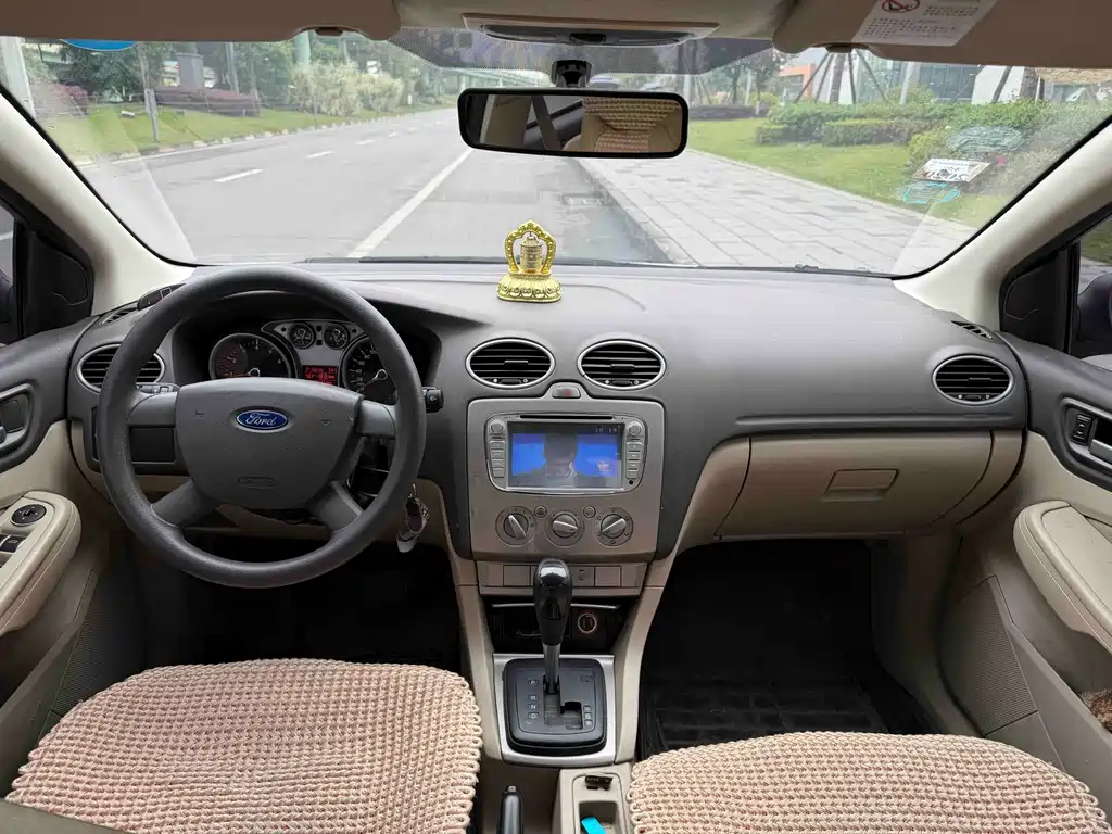 Ford Focus 2014 — фото 11