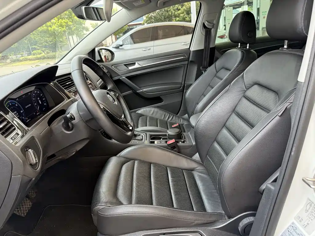 Volkswagen Golf New Energy 2020 — фото 7