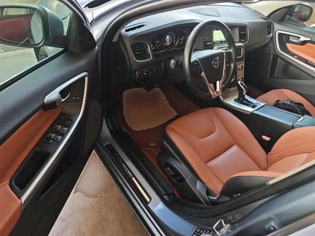 Volvo S60 2016 — фото 15