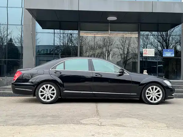 Mercedes-Benz S-Class 2012