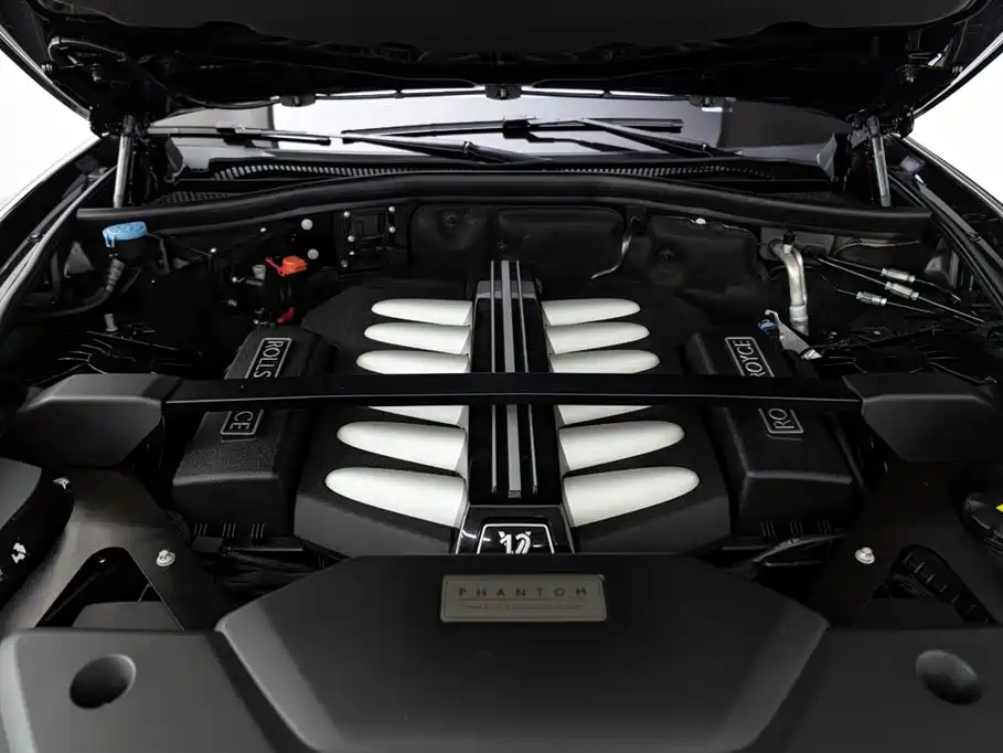 Rolls-Royce Phantom 2019 — фото 26