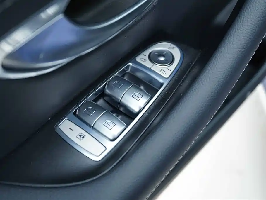 Mercedes-Benz E-Class 2022 — фото 10