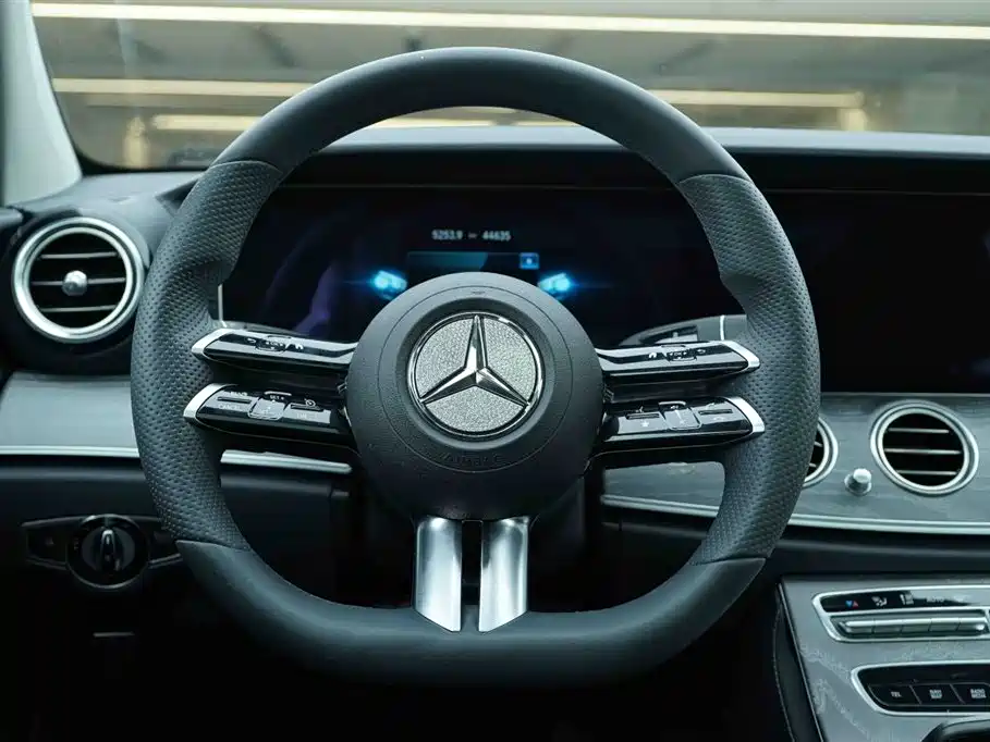 Mercedes-Benz E-Class 2022 — фото 16