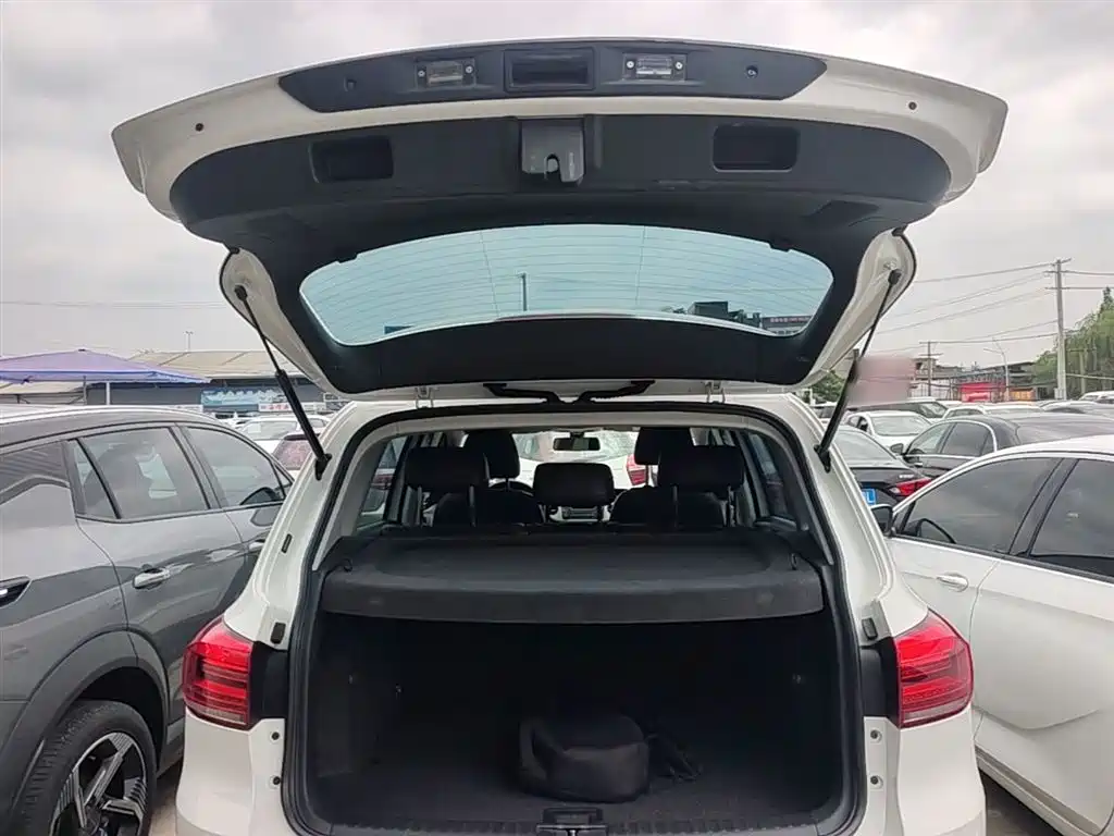 Volkswagen Tiguan 2019 — фото 19
