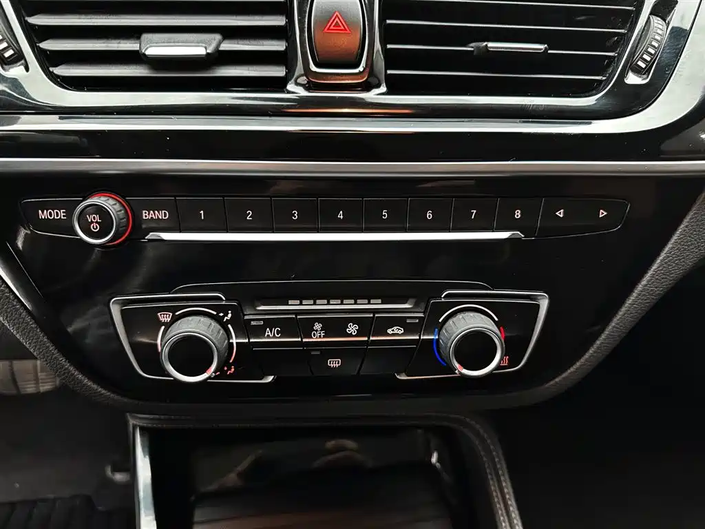 BMW 1 Series 2021 — фото 15