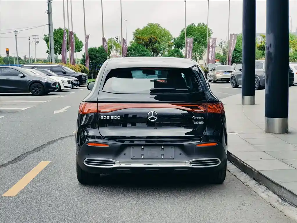 Mercedes-Benz EQE SUV 2025