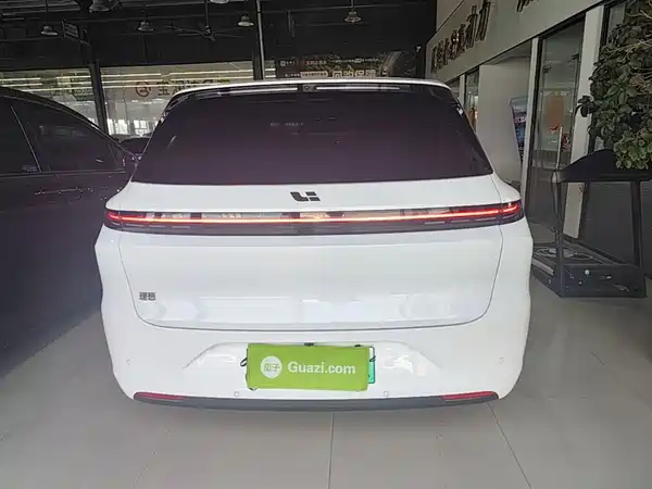 Li Auto L6 2025