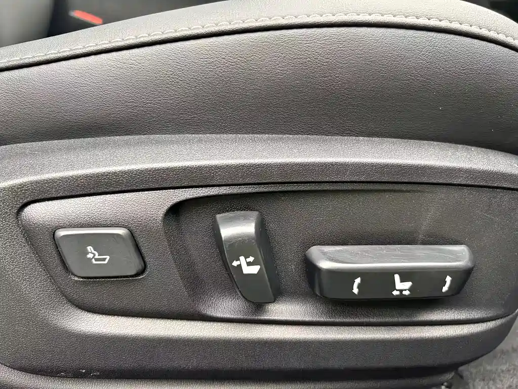 Lexus ES 2017 — фото 13