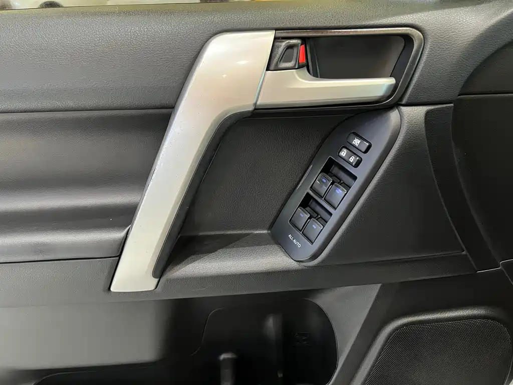 Toyota Prado 2018 — фото 19