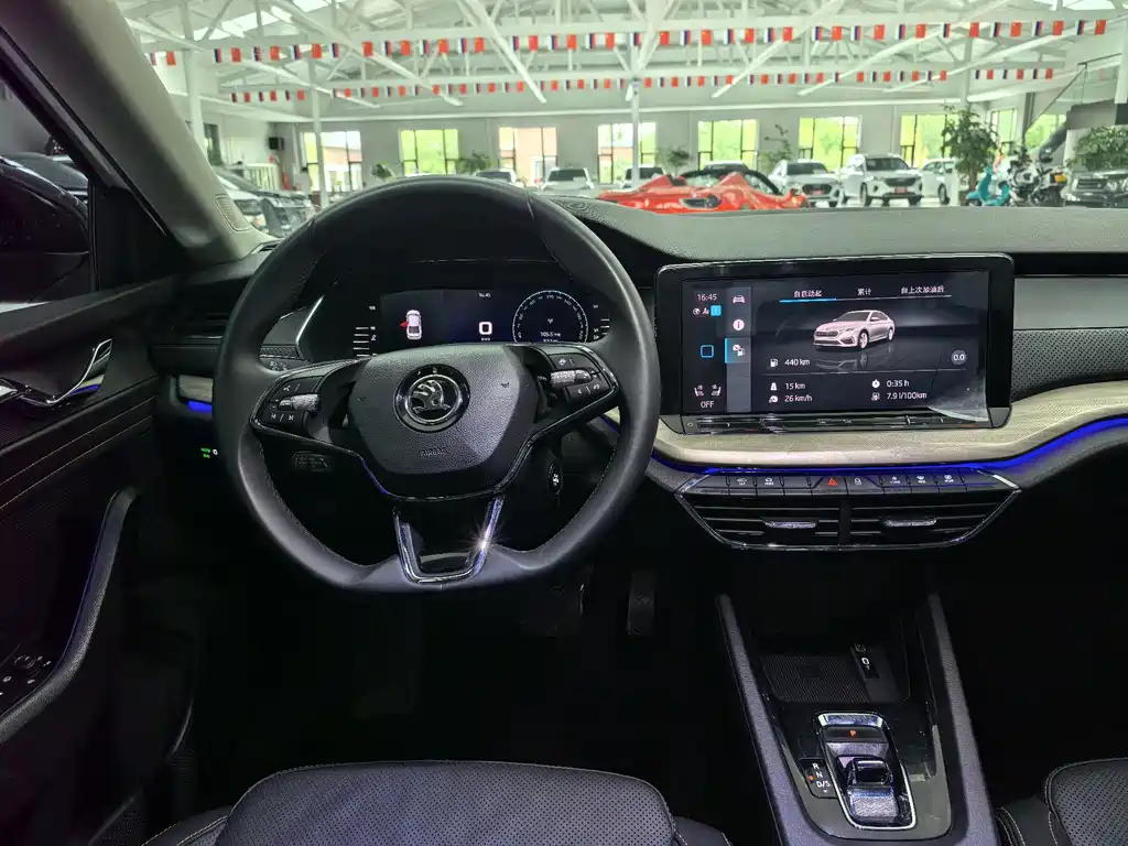 Skoda Octavia 2022 — фото 16
