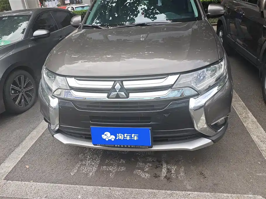 Mitsubishi Outlander 2018 — фото 2