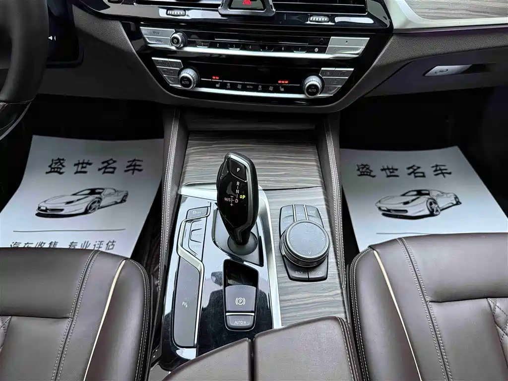 BMW 5 Series 2018 — фото 9