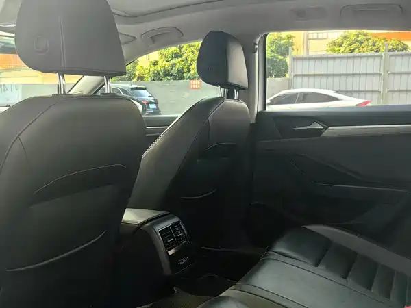 Volkswagen Sagitar 2020